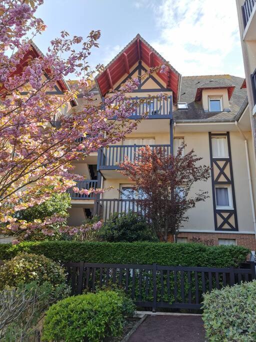 Cabourg Cosy, Appartement Refait A Neuf, 5 Min A Pied De La Mer Exterior photo